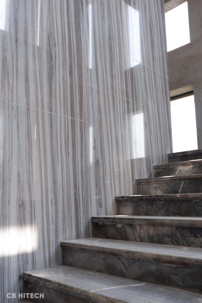 Cầu thang đá Jupiter Blue Grey kết hợp với đá Marble Trắng Ý tại Tòa nhà Thành Công PD17. 